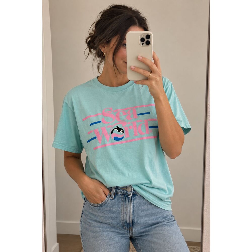 SeaWorld Aqua Blue Pink Orca Graphic T-Shirt Size Small Retro Coastal Tee